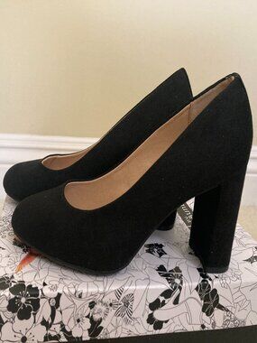 NEW CL By Laundry Black Pumps